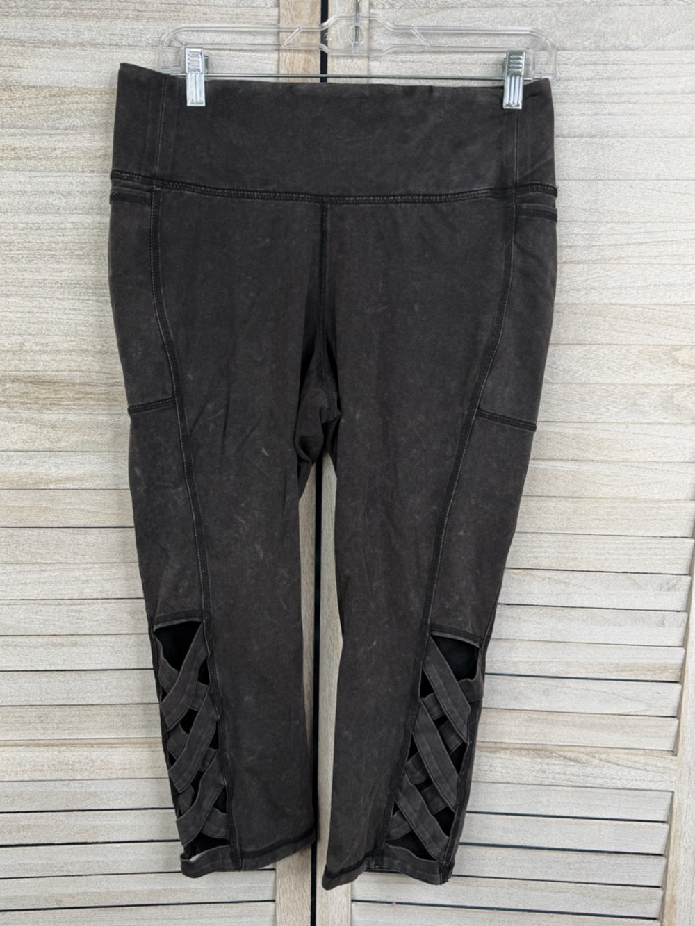 LIVI (Lane Bryant) Plus Size High Rise Active Crop Leggings w Lacing Bl/Wa-14/16